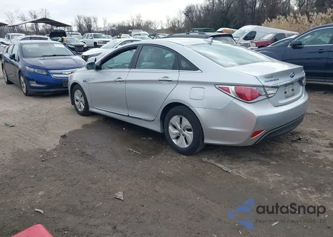 2013 Hyundai Sonata Hybrid z USA, uszkodzony, nr VIN KMHEC4A43DA088088